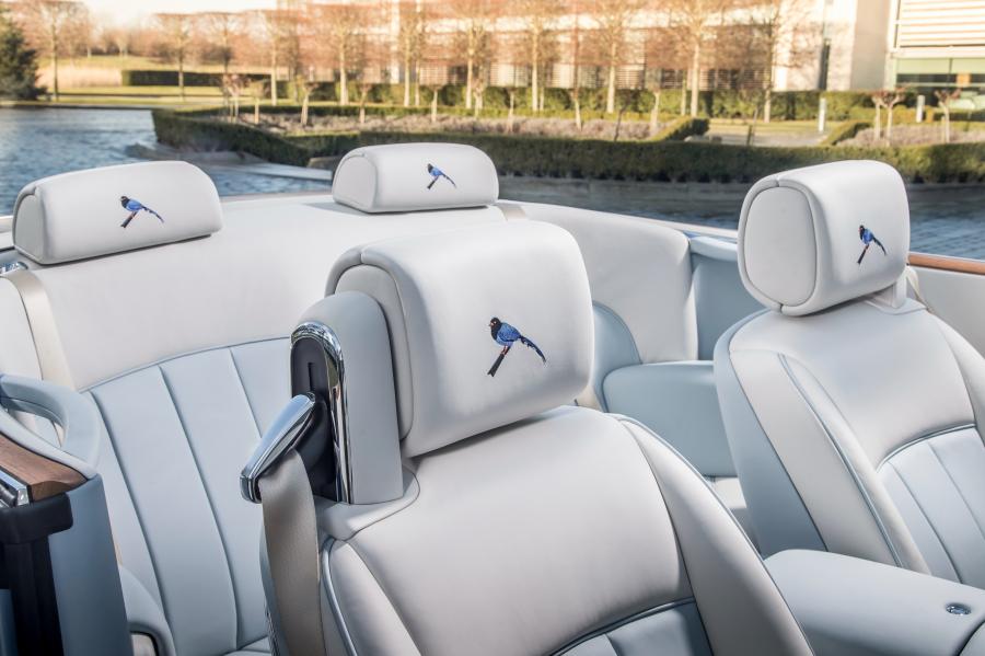 Детали интерьера Rolls-Royce Phantom Drophead Coupe Blue Magpie 2016 года  (фото 3 из 3)